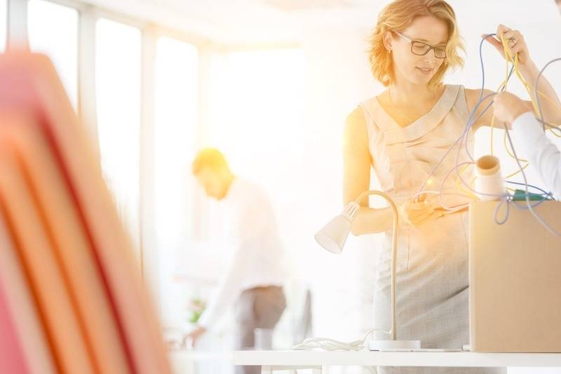 usporiadanie kablov na pracovnom stole