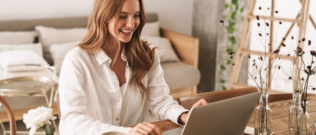 domáca pracovňa v obývačke