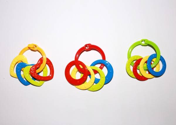 Krúžky sa 4 tvary plast srdiečka, kolieska v sáčku - výber mix farieb 3m +